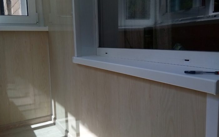 Раздвижные окна на балконе. Балкон под ключ с двойным выносом по полу (расширение балконной плиты)