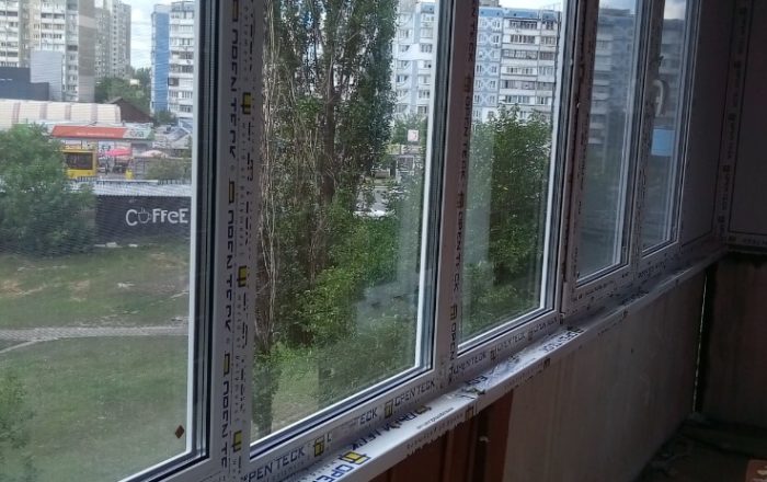 Остекление Г-образного балкона в профиле Openteck/ ул. Маяковского