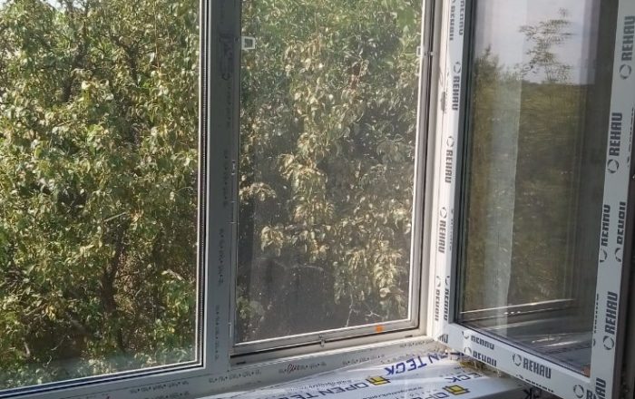 Установка пластикового окна Rehau/ ул. Парникова 33