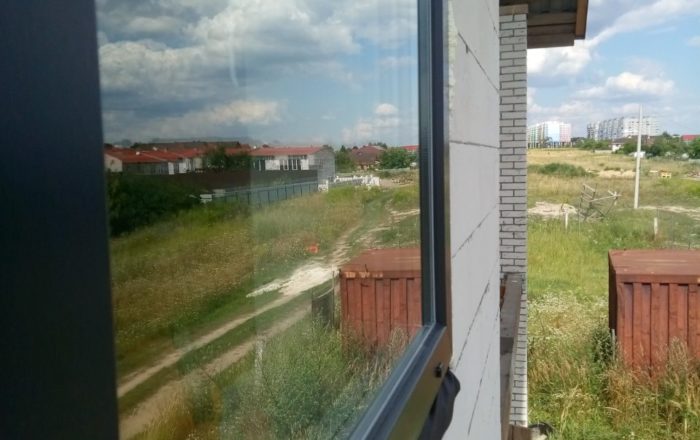 Остекление коттеджа ламинированными окнами/ Петрівське