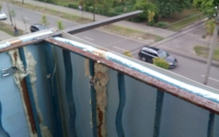 П-образный балкон с наружной обшивкой сайдингом/ ул. Петра Запорожца 3