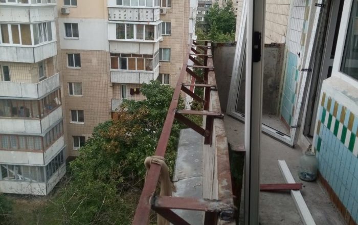 Остекление балкона с выносом по подоконнику/ ул. Северная 54-В