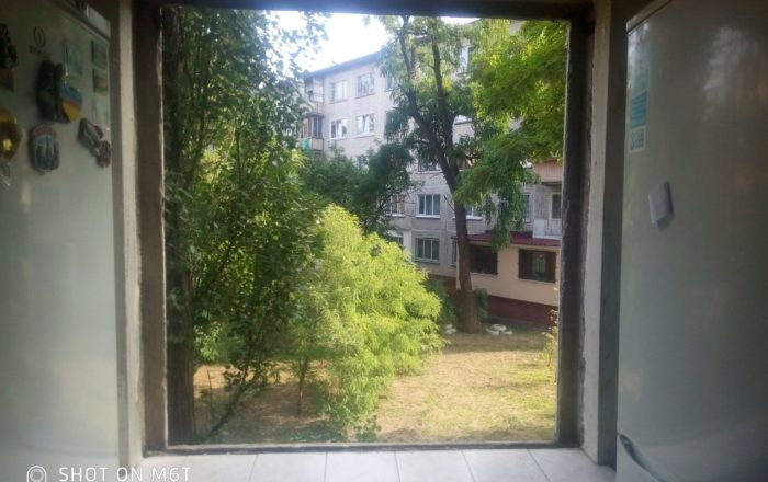 Монтаж двухчастного окна в профиле WDS/ ул. Перова 12/92