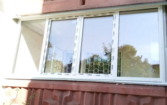 Остекление пластикового балкона окнами Rehau/ бульвар Перова 13/2