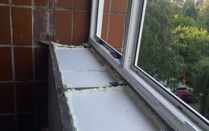 Остекление лоджии с выносом по подоконнику/ пр-т. Правды 35а