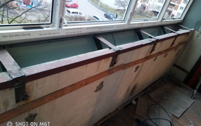 Остекление Г-образного балкона с выносом козырьком/ ул. Михаила Драгоманова, 18