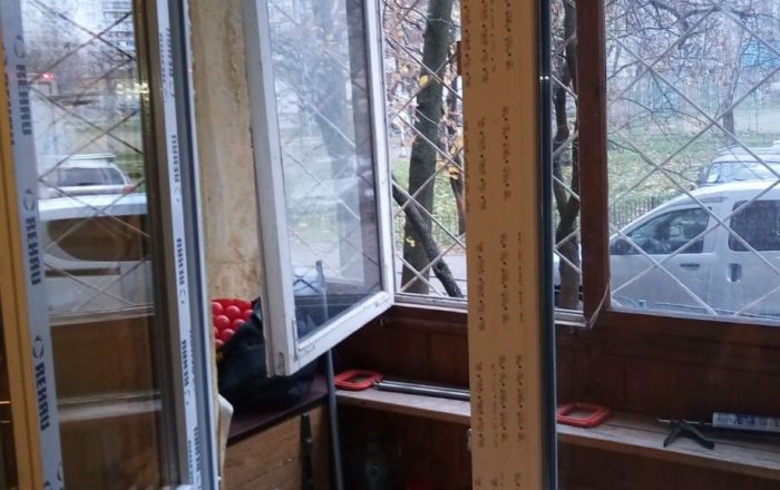 Установка пластикового балконного блока в профиле Rehau/ Оболонский просп., 14Ж