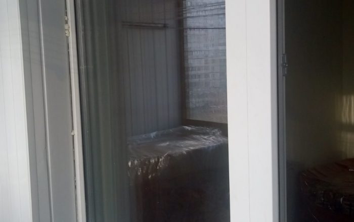 Монтаж пластикового балконного блока с подоконником Kraft/ ул. Вишняковская, 17