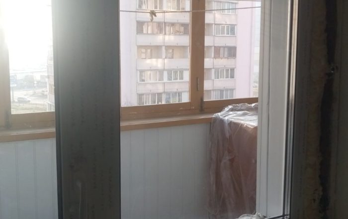 Монтаж пластикового балконного блока с подоконником Kraft/ ул. Вишняковская, 17