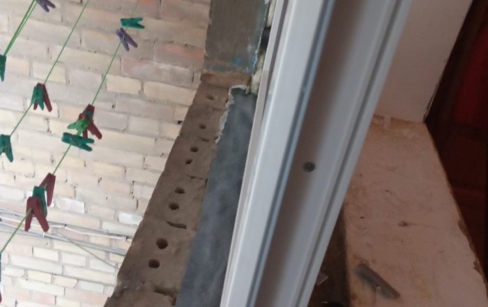 Установка пластикового окна деленного на две части/ ул. Киквидзе, 17А