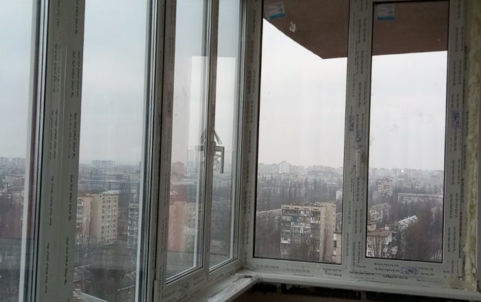 Остекление полукруглого балкона в профиле Rehau/ ул. Петра Запорожца, 26