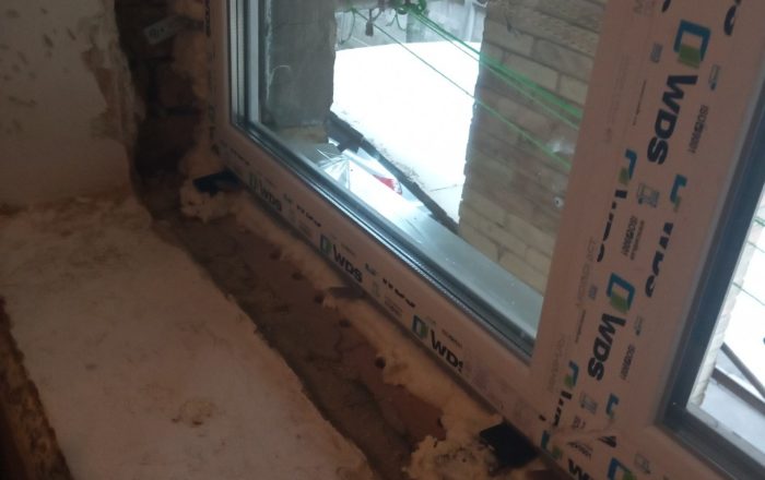 Установка пластикового окна деленного на две части/ ул. Киквидзе, 17А