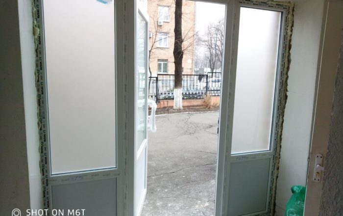 Монтаж металлопластиковых входных дверей/ ул. Академика Ефремова