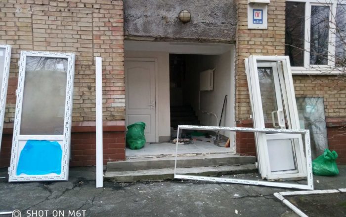 Монтаж металлопластиковых входных дверей/ ул. Академика Ефремова