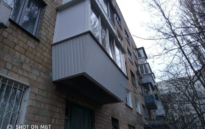 Балкон под ключ с внутренней обшивкой деревом/ просп. Леся Курбаса, 18