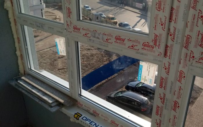 Застекление французского балкона окнами WDS Galaxy/ вул. Каховська, 58