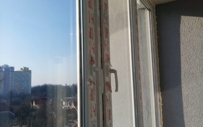 Застекление французского балкона окнами WDS Galaxy/ вул. Каховська, 58