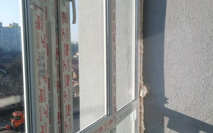 Застекление французского балкона окнами WDS Galaxy/ вул. Каховська, 58