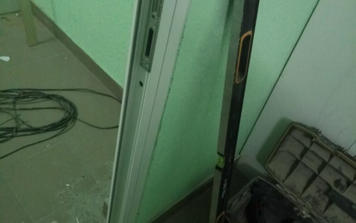 Установка межкомнатной двери в профиле WDS/ ул. Михаила Ломоносова