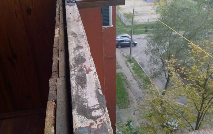 Установка пластикового балкона с выносом по подоконнику/ул. Милославская 25 Киев