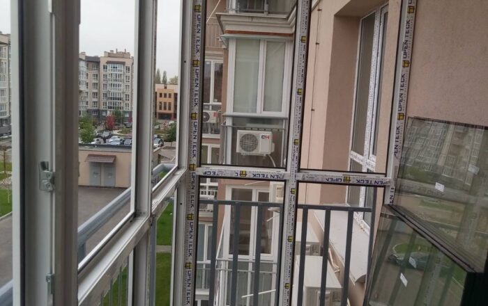 Установка пластикового балкона/ул. Метрологическая 54 Киев